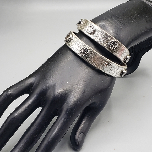 Tory Burch Silver Wrap Crackle Finish Bracelet 14.5 inches - Picture 4 of 8